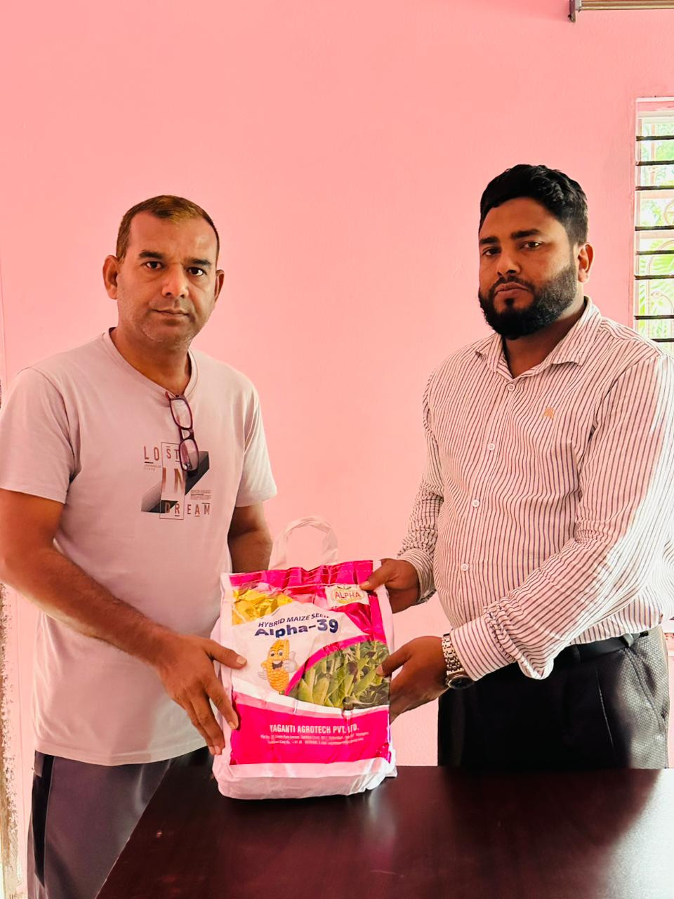 বিনামূল্যে বীজ বিতরণ